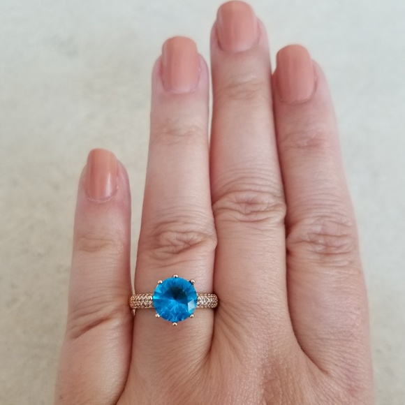 Crown Setting Blue Solitaire - Picture 8 of 8